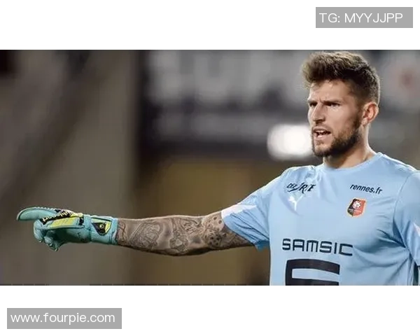 足球球星挂件熊,展现运动与可爱结合的时尚潮流饰品设计 足球球星挂件熊,展现运动与可爱结合的时尚潮流饰品设计