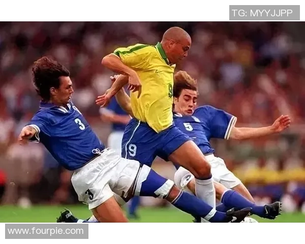 足球球星与豪车的完美搭配揭秘哪些顶级豪车属于足坛巨星们 足球球星与豪车的完美搭配揭秘哪些顶级豪车属于足坛巨星们