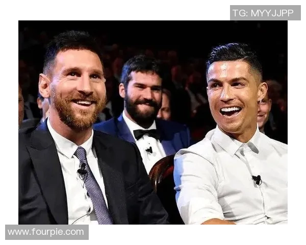 足球双雄合璧:梅西与C罗完美融合展现传奇风采 足球双雄合璧:梅西与C罗完美融合展现传奇风采